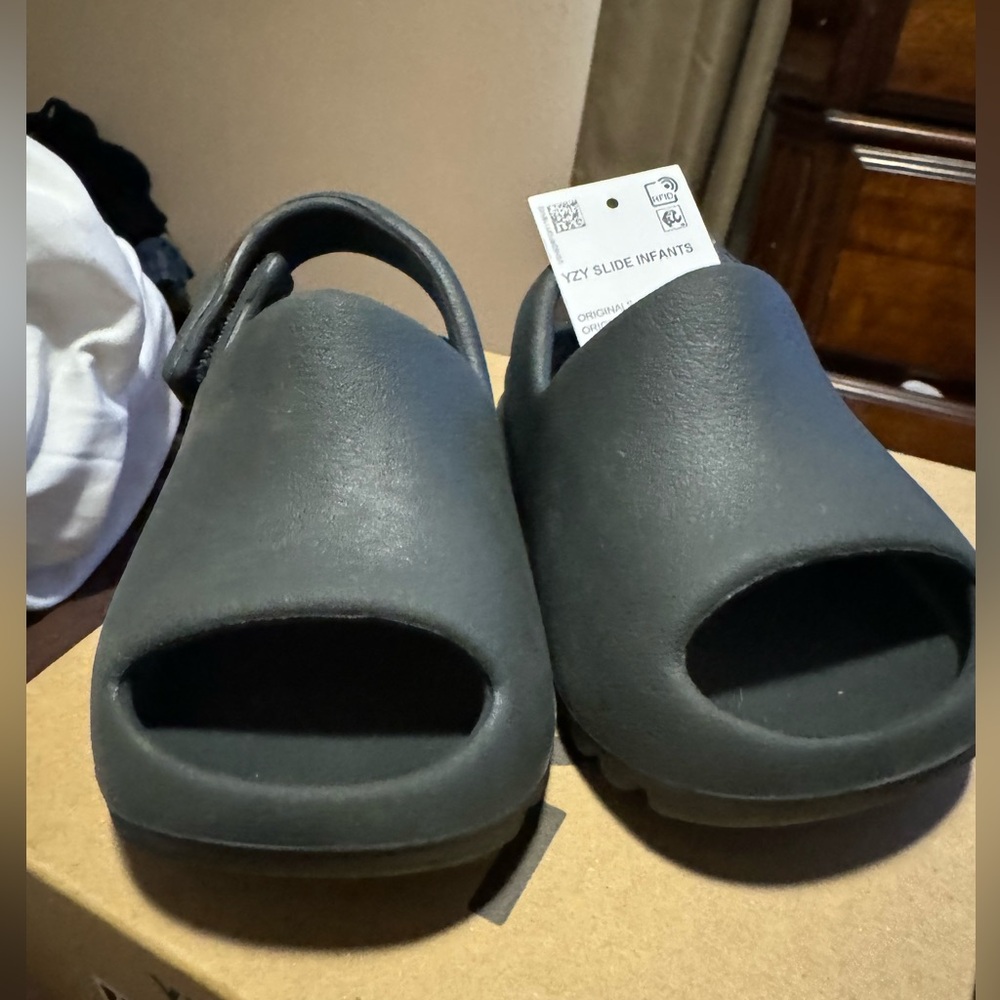 Yeezy Infant Slides size 6K